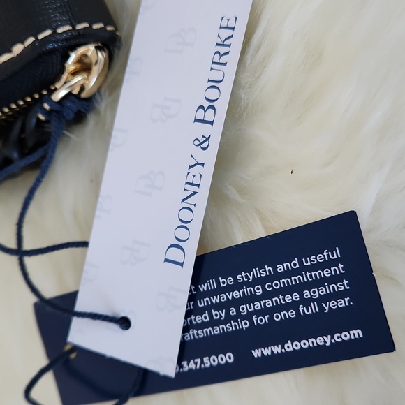 Gorgeous NWT IOB Dooney & Bourke Black Leather 3/4 Zip Wallet 🖤🎁 - Picture 13 of 13